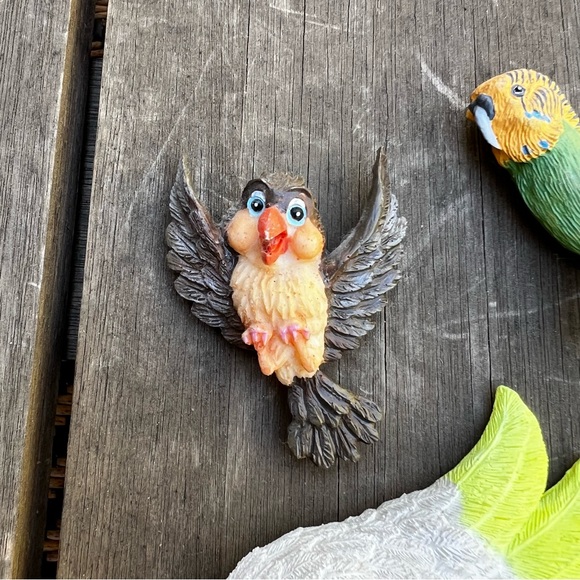 Vintage 90s Bird Refrigerators Magnets Set of Three Cockatoo Parakeet Brown Bird - Picture 3 of 9